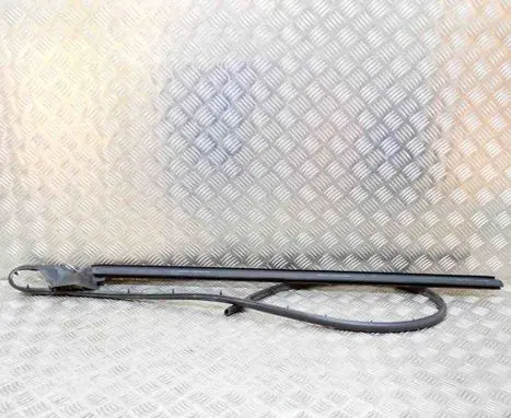 Maserati GranTurismo Front door glass trim molding 80091300