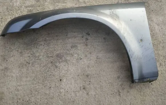 Chrysler 300 - 300C Fender pilkas