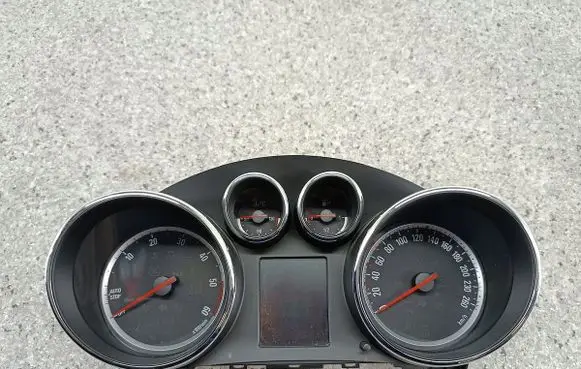 Opel Astra J Speedometer (instrument cluster) 13374948