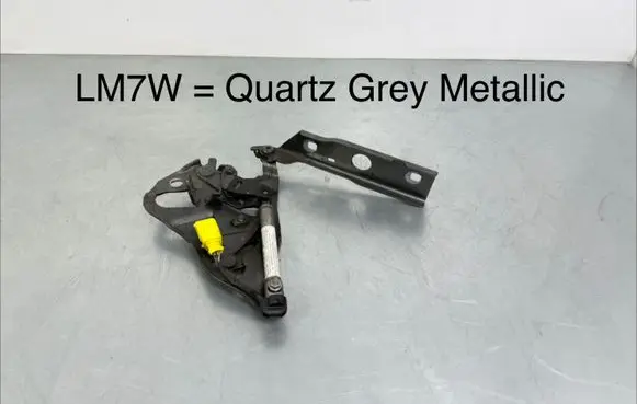 Audi Q7 4M Engine bonnet/hood hinges 4M0823301A 4M0823823