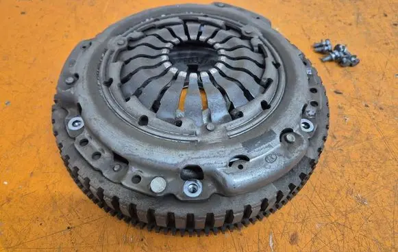 Nissan Note (E11) Clutch set kit 8200524318