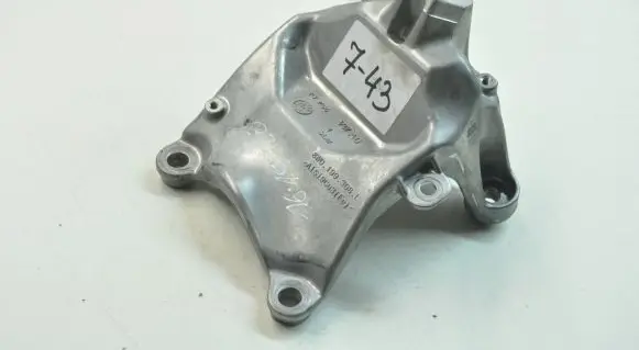 Engine mounting bracket