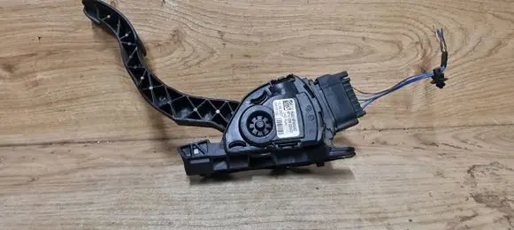 Volvo V70 Accelerator throttle pedal 6G929F836BD
