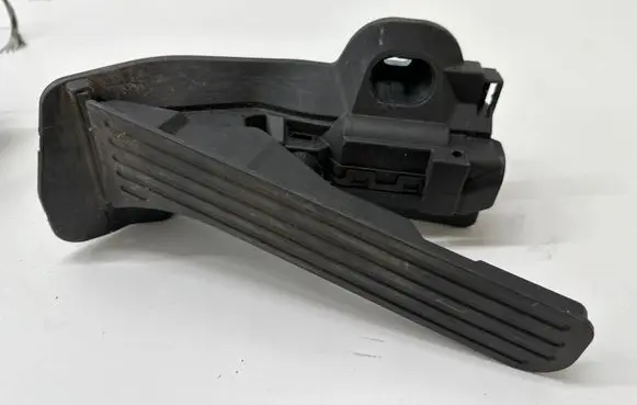 Volkswagen Jetta VI Accelerator throttle pedal 1K2723503AJ