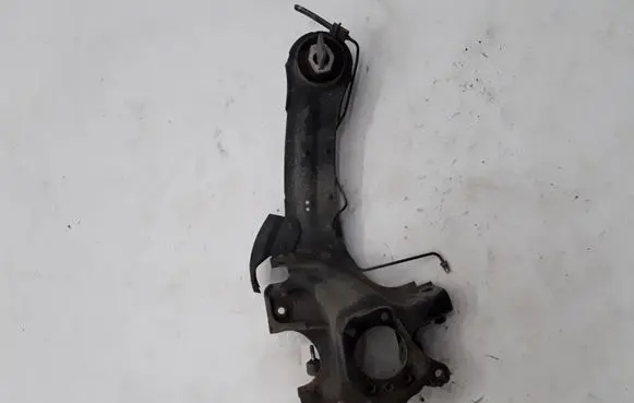 Rear wheel hub spindle/knuckle