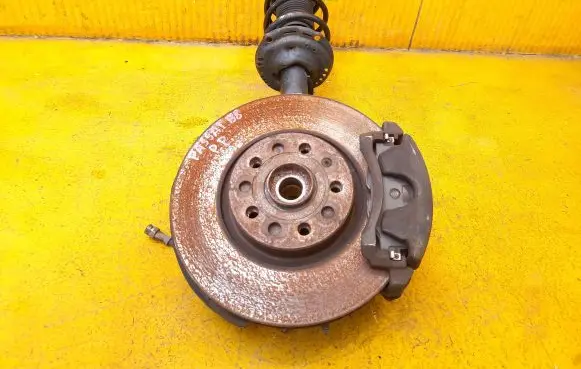 Volkswagen PASSAT B8 Front wheel hub spindle knuckle 5Q0407258A