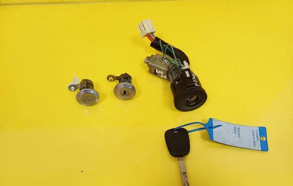 Peugeot 107 Ignition lock 
