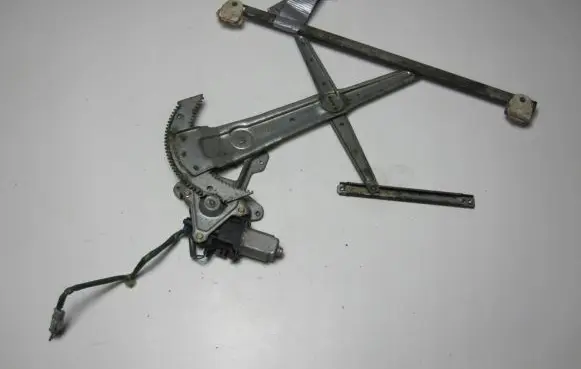 Honda CR-V Front door window regulator with motor