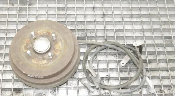 Nissan Note (E12) Rear wheel hub