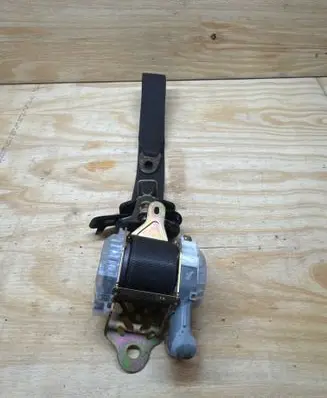 Lexus SC 430 Front seatbelt 7J7040P 004596