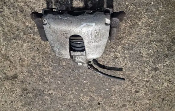 Volvo S40 Front brake caliper