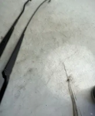 Seat Leon (1M) Front wiper blade arm 1M1955410D