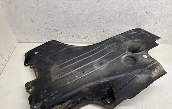 Volvo XC70 Rear underbody cover/under tray 31200365