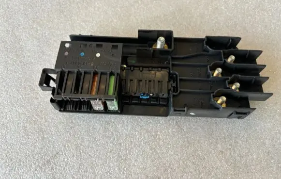 Mercedes-Benz E W211 Fuse module A2115452301 2115452301 013948421