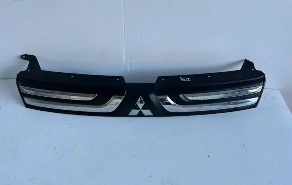 Mitsubishi Outlander Front bumper upper radiator grill 