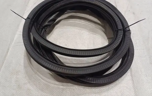 Porsche Cayenne (92A) Front door rubber seal 7p0867365