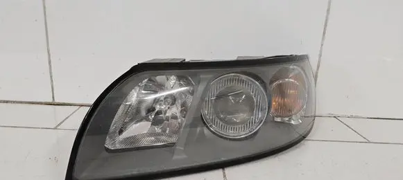 Volvo V50 Headlight/headlamp 30698885 0301198203