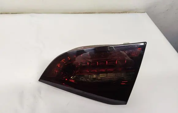 Tailgate rear/tail lights