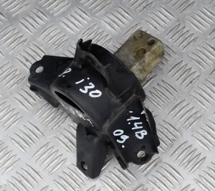 Hyundai i30 Engine mount bracket