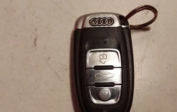 Audi A4 S4 B8 8K Ignition key/card 8T0959754D