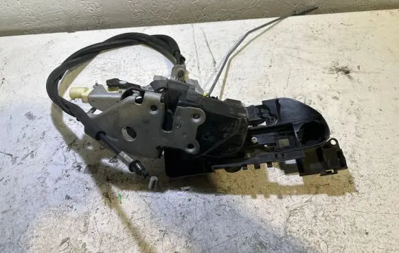 Dodge Challenger Front door lock 68066174AG 761000AE 20816
