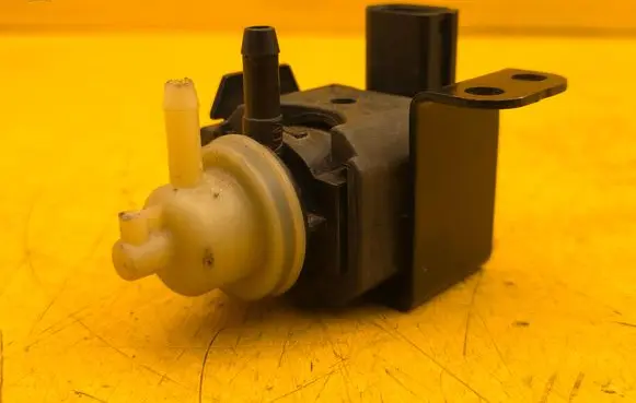 Audi RS6 C7 Electromagnetic valve 059906627P 059906609E