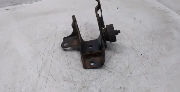 Toyota Yaris Engine mounting bracket