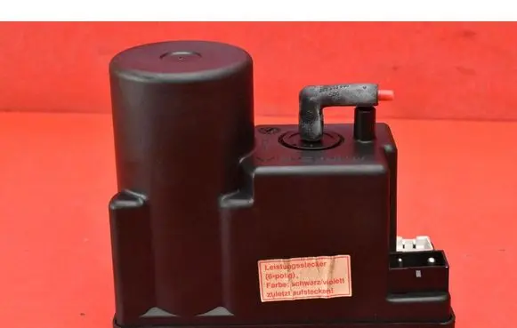 Audi A4 S4 B5 8D Central locking vacuum pump 4A0862257A