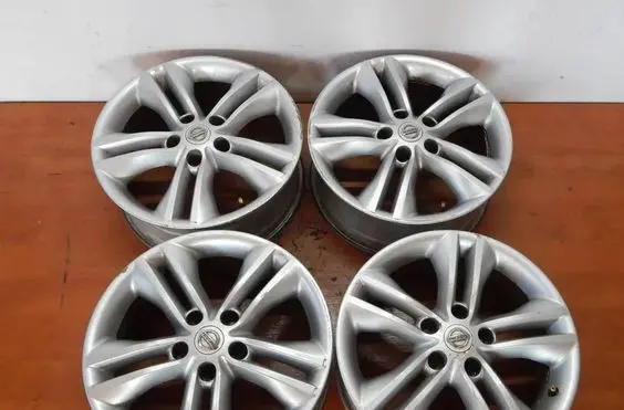 Nissan Qashqai R17 alloy rim 40300BR07A