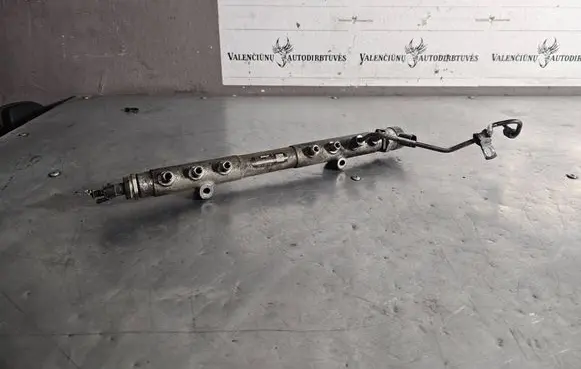 Volvo V70 Fuel main line pipe 30777554 0445215023 004661