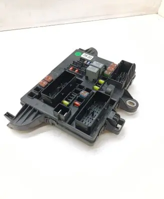 Opel Insignia A Fuse module 13277319