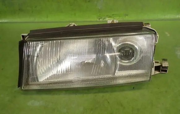 Skoda Octavia Mk1 (1U) Headlight/headlamp 246089-00