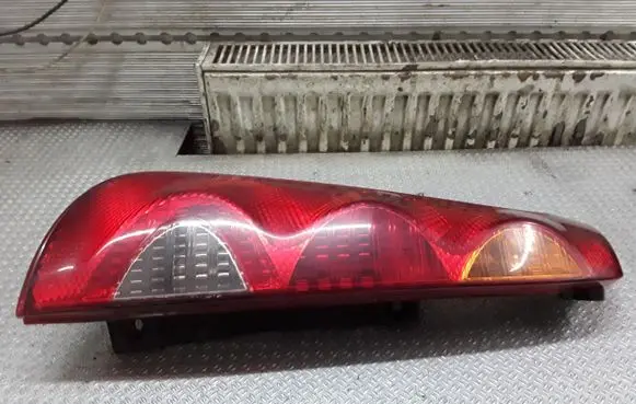 Nissan Note (E11) Rear/tail lights