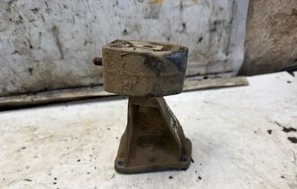 Audi A4 S4 B5 8D Gearbox mounting bracket 8D0399113L