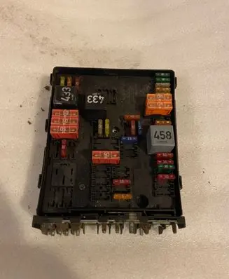 Volkswagen Golf V Fuse module 1K0937124K 014189861