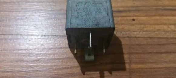 Volkswagen PASSAT B3 Other relay 141951253B 20240072