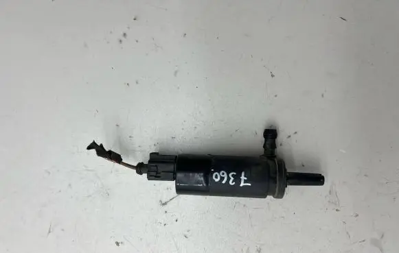 Volkswagen PASSAT B6 Headlight washer pump 
