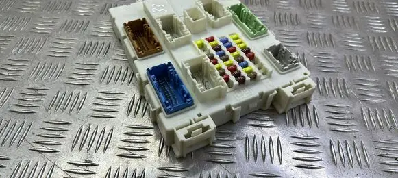 Ford Kuga II Fuse module DV6T14A073FN 4450024799 517605F19