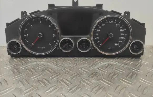 Volkswagen Touareg I Speedometer (instrument cluster) 7L6920885J 0263655734