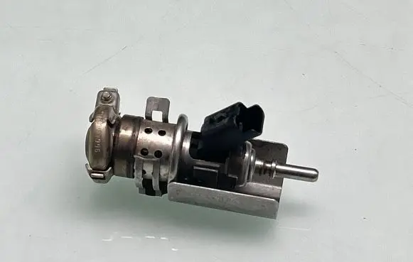 Citroen Berlingo AdBlue injector 9813930180