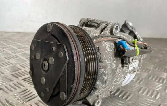 Opel Zafira B Air conditioning (A/C) compressor (pump) 13322148 9986181 4013517