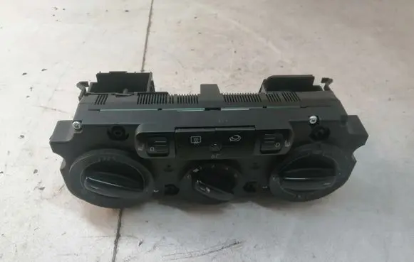 Volkswagen Golf V Climate control unit 53701 74730961