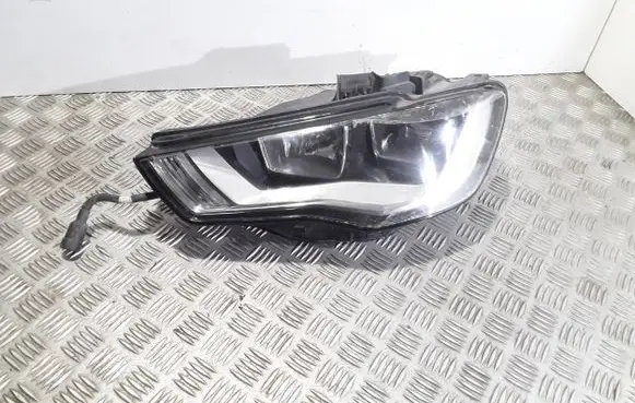Audi A3 S3 8V Headlight/headlamp 8V0941003