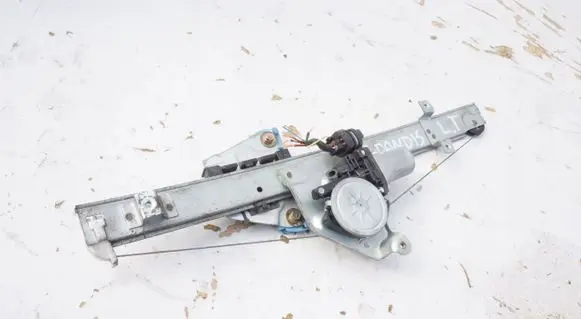 Mitsubishi Grandis Rear door manual window regulator 