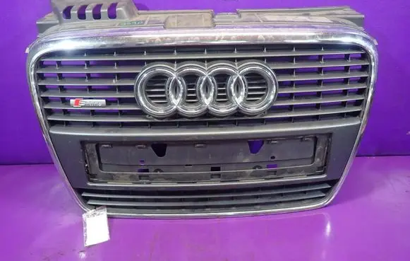 Audi A4 S4 B7 8E 8H Front grill 8E0853651J