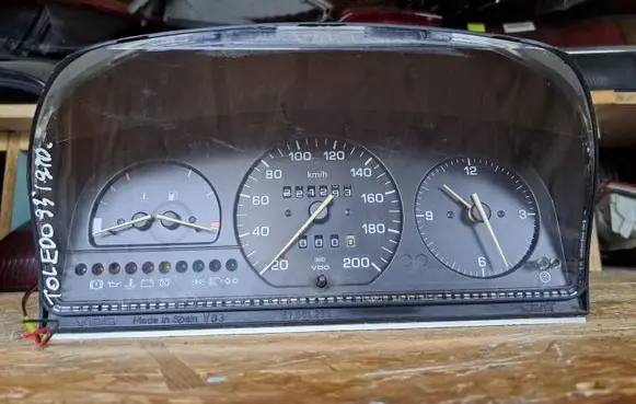 Seat Toledo I (1L) Speedometer (instrument cluster) 1L0919033B 110008452005