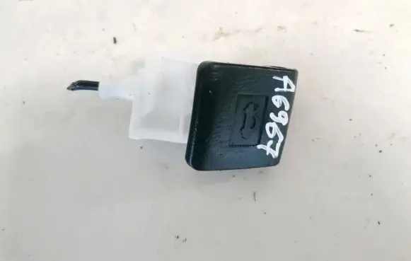 Engine bonnet (hood) release handle