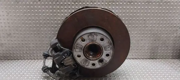 Front wheel hub