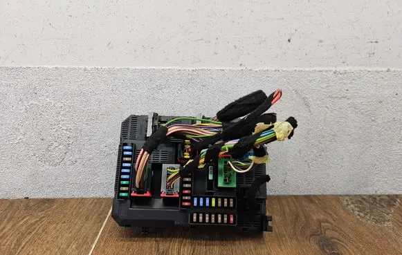 Citroen C4 Grand Picasso Fuse module 9804067480 E1111755 20151010