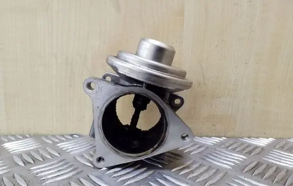 Audi A3 S3 8L EGR valve 038129637D